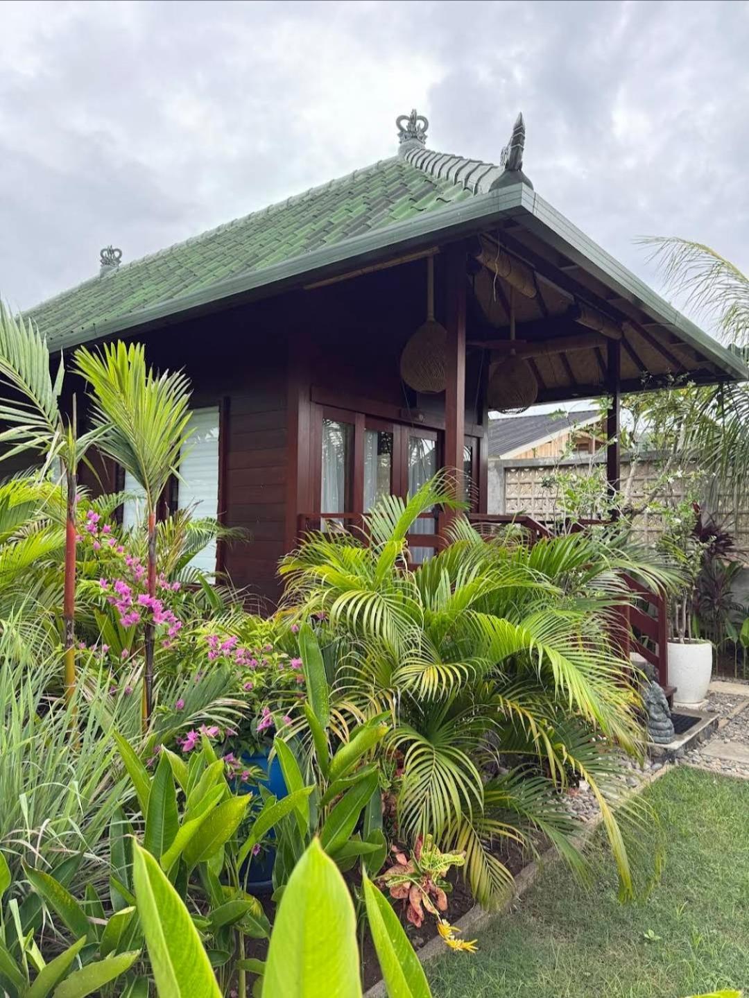 Kura Kura House Hotel Sekongkang Екстериор снимка